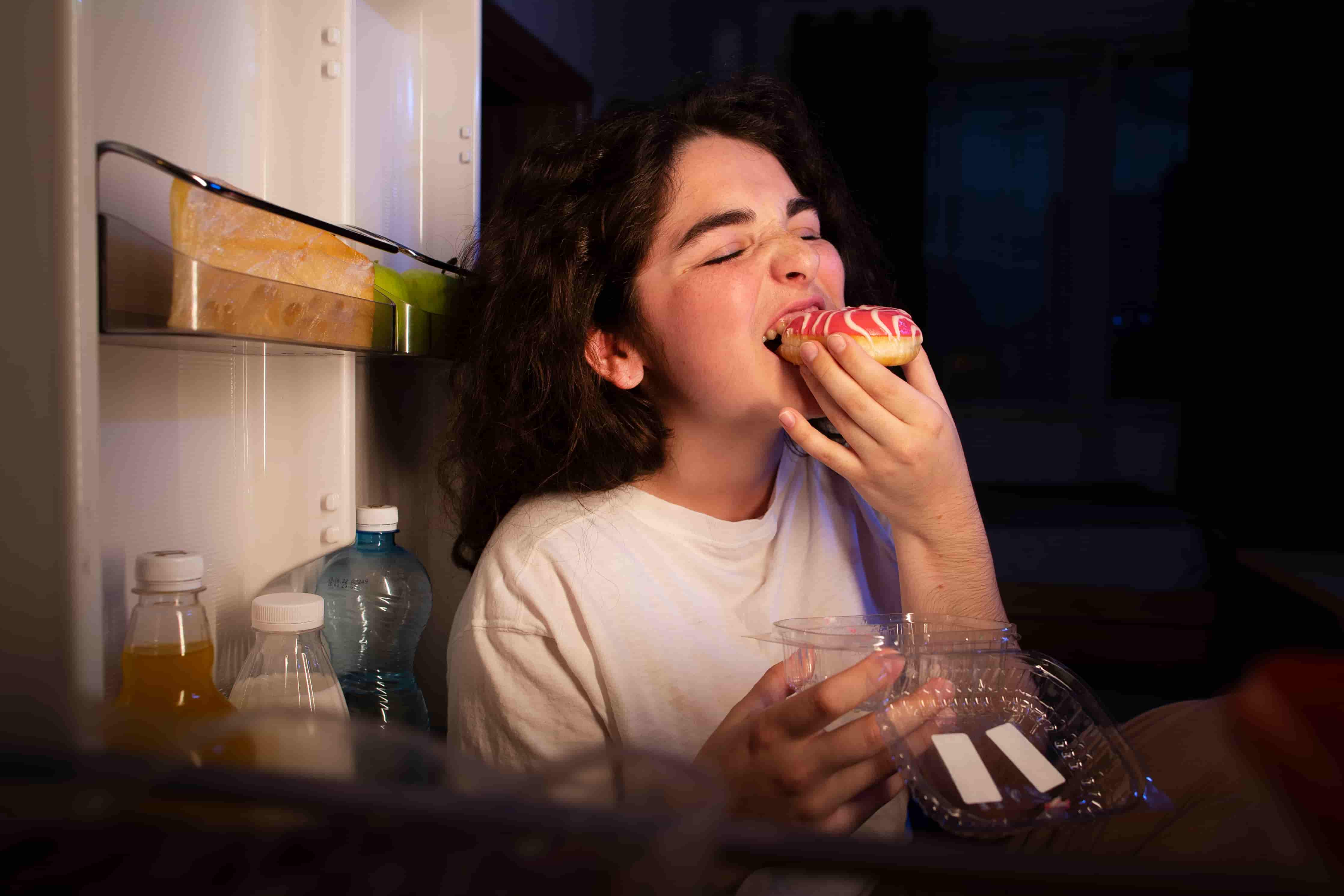 Why Crave Sugar at Night? How to Handle Cravings Without Restriction